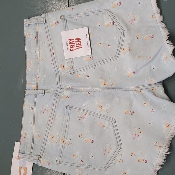 CELEBRITY PINK. HI-RISE SHORTS, FRAY HEM 13/31 NWT light blue with floral design - Picture 3 of 12
